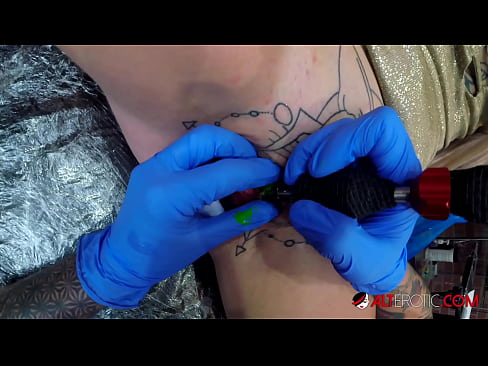 ❤️ Extrem tattooed Hottie Sully Savage krut en Tattoo op hirem Klitoris ☑ Fucking op Porno lb.fashiontee.top